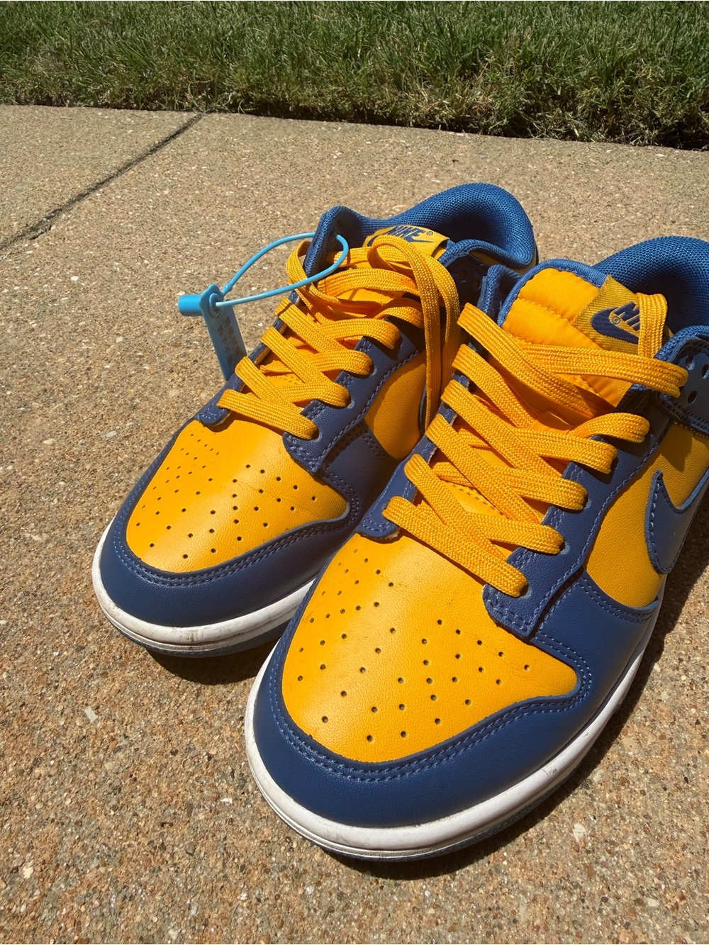 Women’s Nike Dunk Low UCLA - Picture 6 of 7